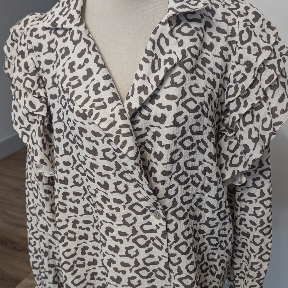Leopard Print Ruffle Sleeve Top - Picture 7 of 16